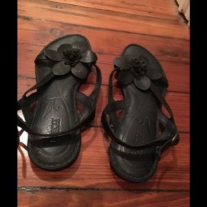 Born black flower sandal flats